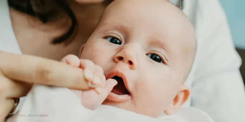 Como lidar com o bebê que chupa o dedo