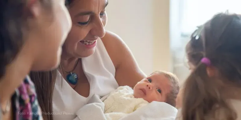 Como apresentar uma babá à família