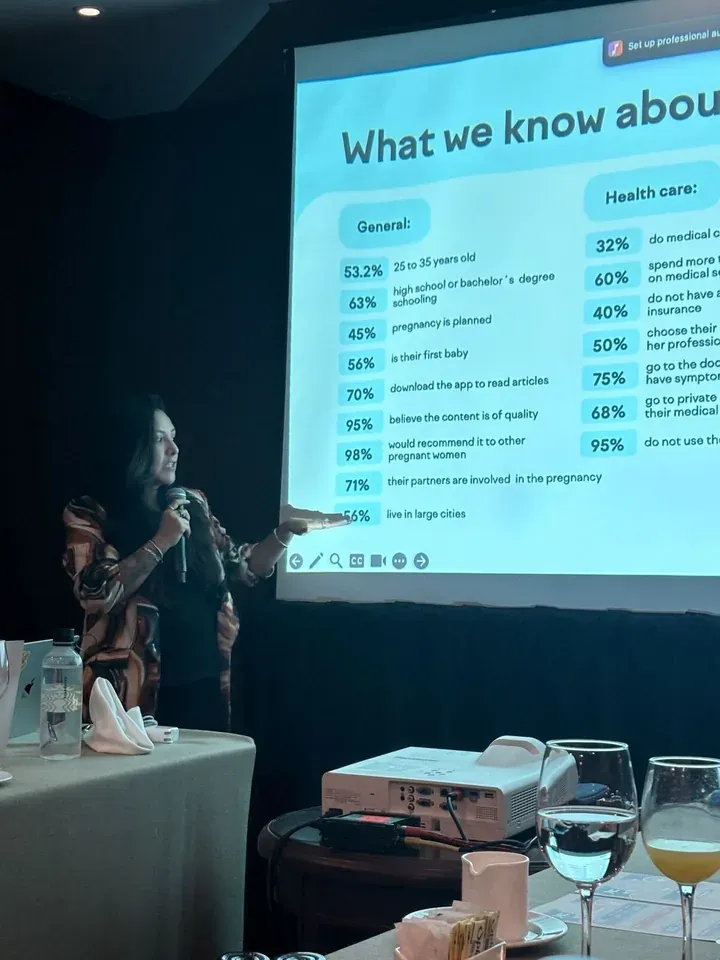 Diana Tlapale presenta una investigación sobre la audiencia de amma en un taller